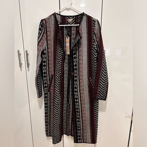 Ananá duster NWT Black and Red Patterned